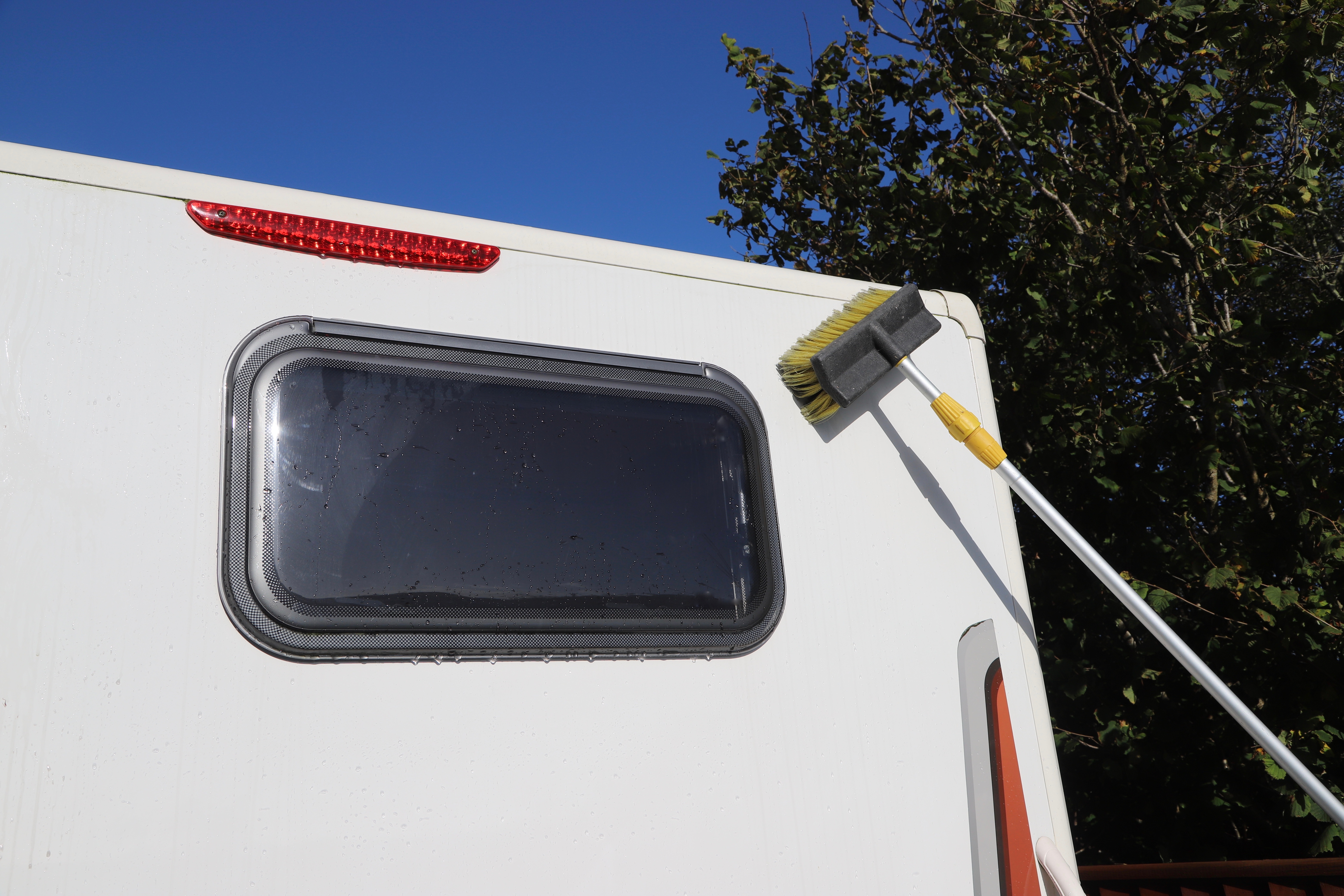 washing-a-caravan